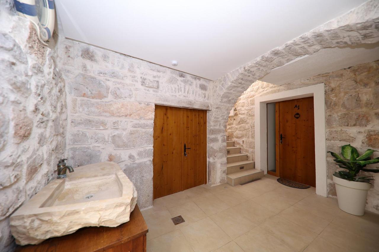 Dvor Betina (Sibenik-Knin)